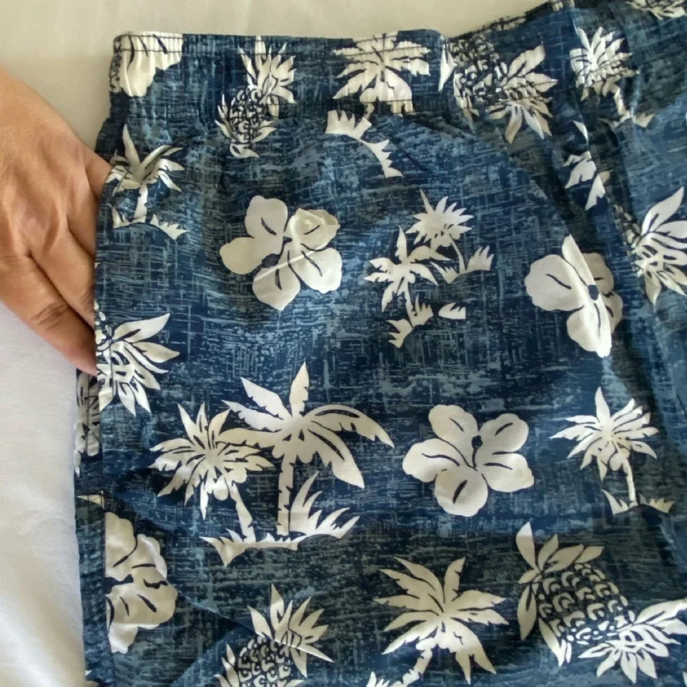 Vintage Cherokee Men’s Swim Shorts / Trunks Blue & White Hawaiian Print Size XL